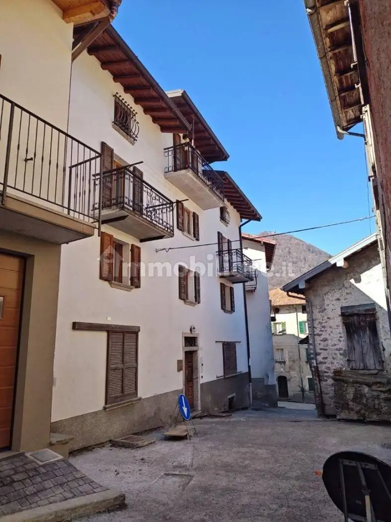 Casa indipendente in vendita a Schignano