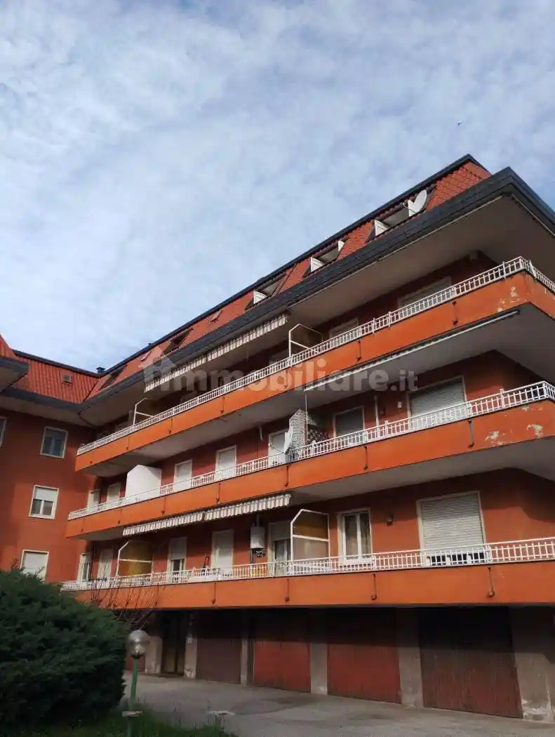 Appartamento in vendita a Casalzuigno