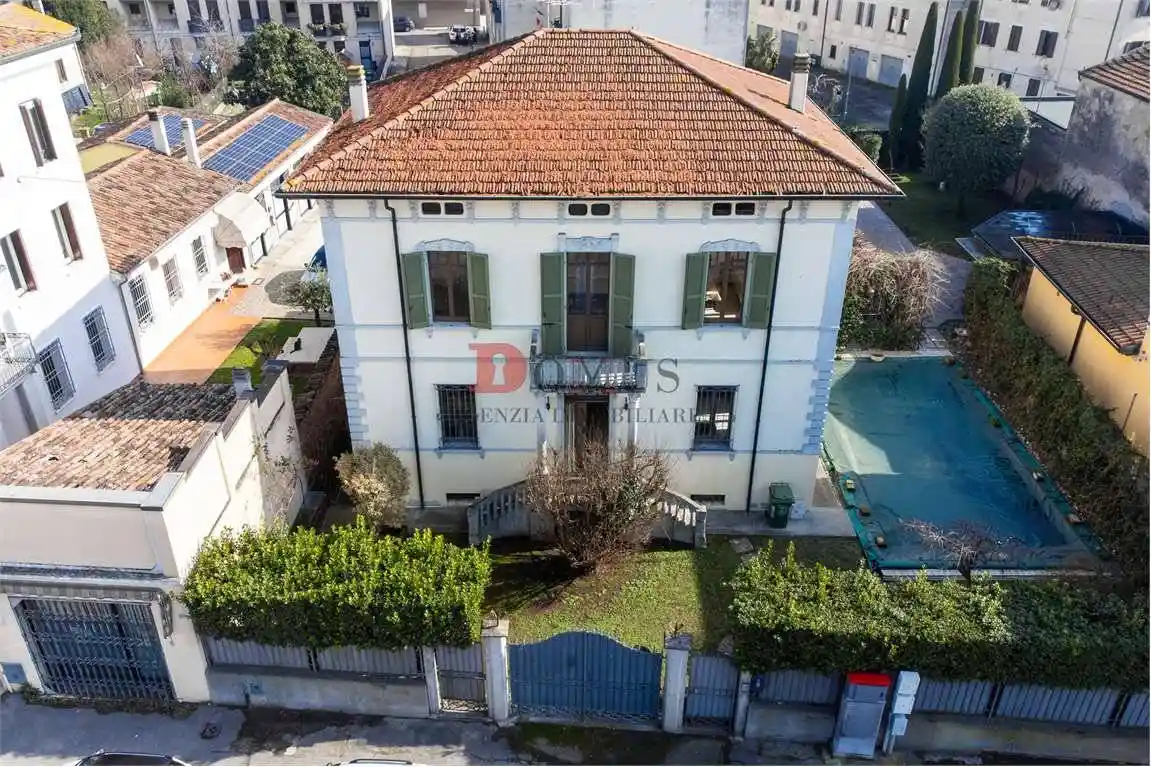 Villa in vendita a Borgo Virgilio