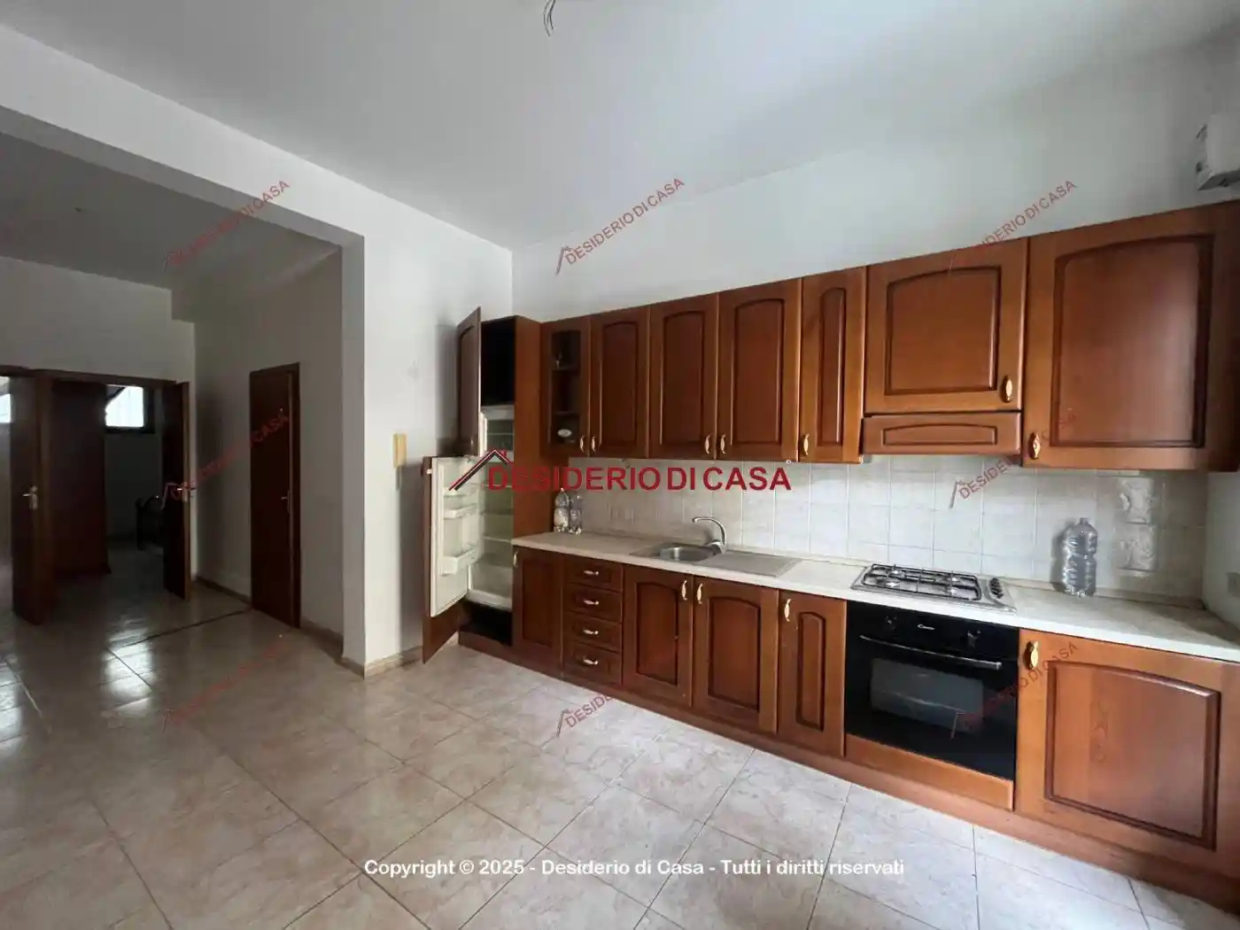 Appartamento in vendita a Campofelice di Roccella