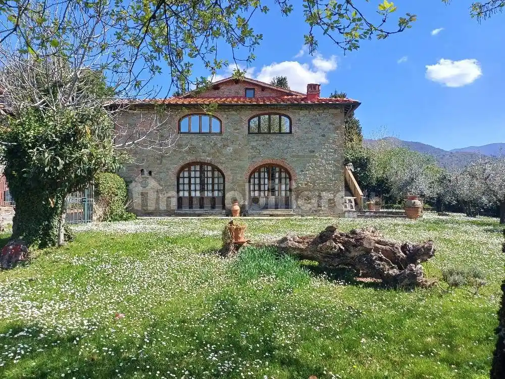 Rustico - Casale in vendita a Reggello