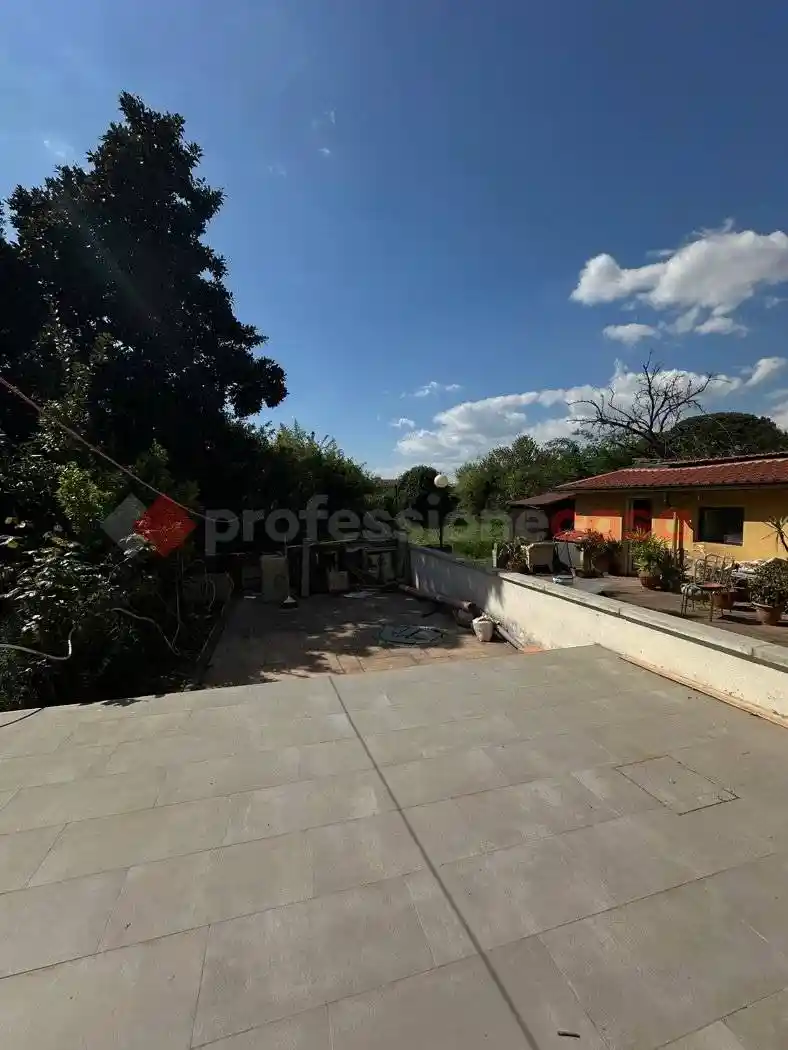 Casa indipendente in vendita a Campi Bisenzio