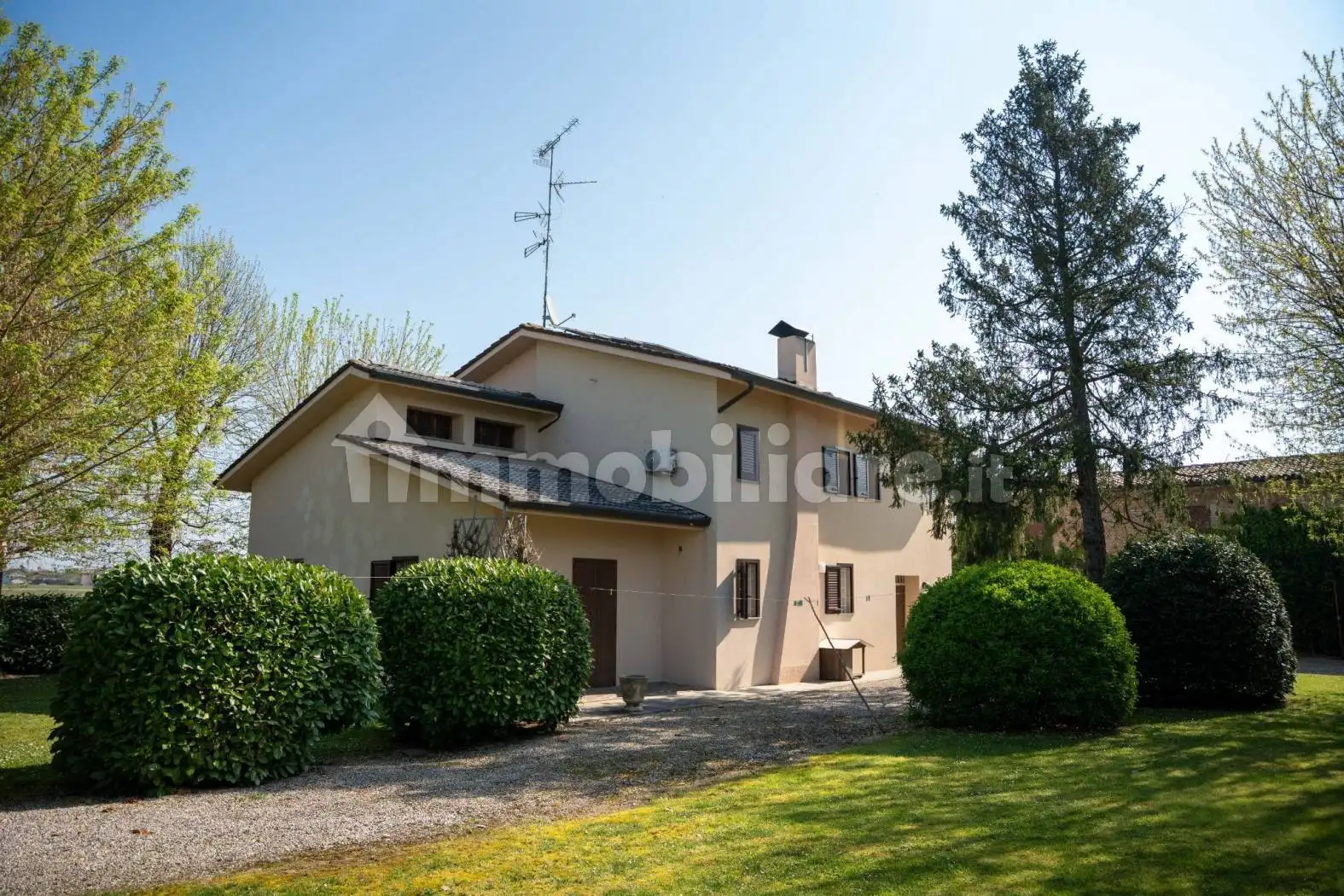 Villa in vendita a Cento