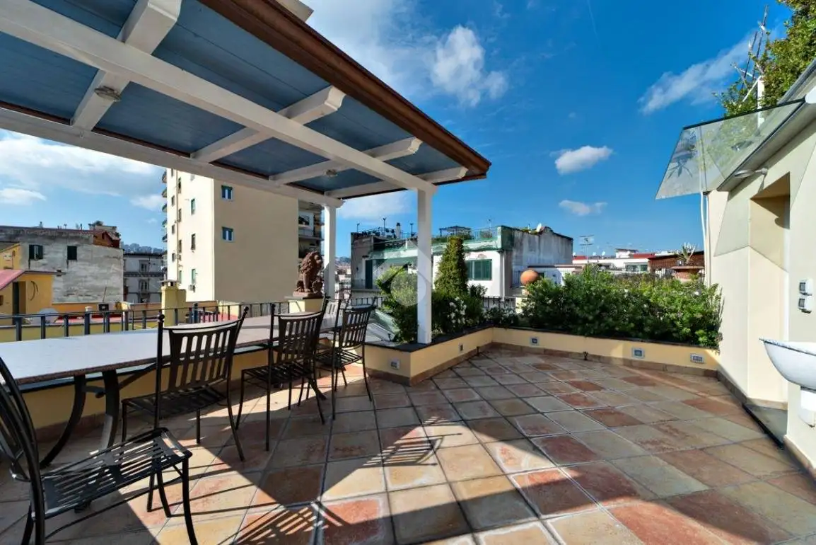 Appartamento in vendita a Napoli