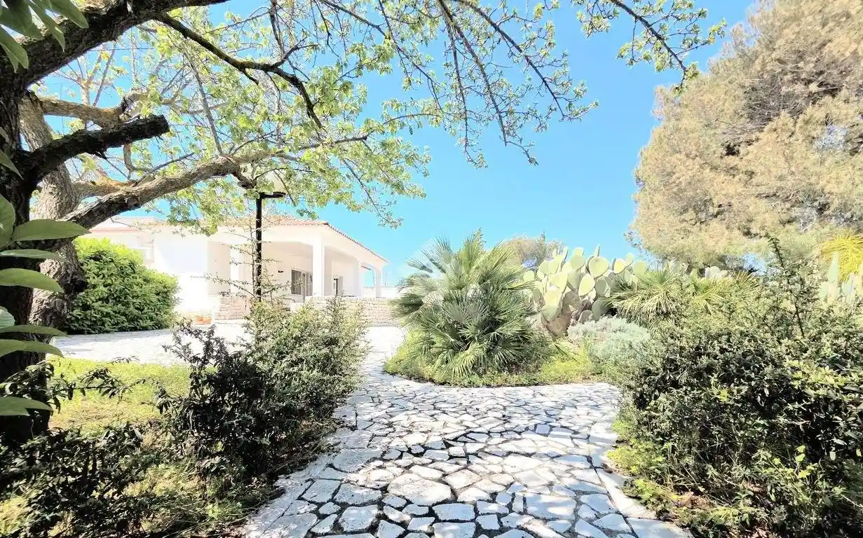 Villa in vendita a Maruggio