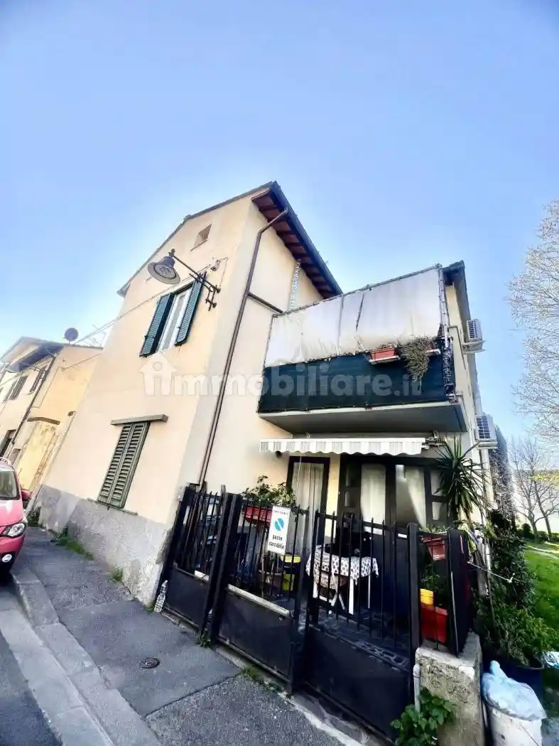 Casa indipendente in vendita a Campi Bisenzio