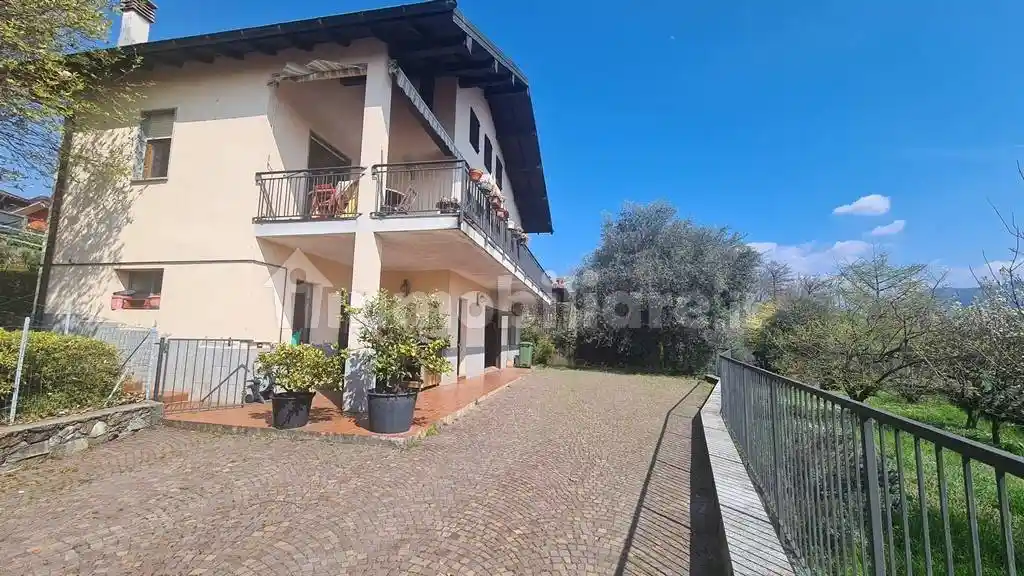 Villa in vendita a Arizzano