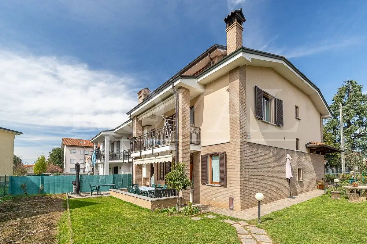 Villa in vendita a Aicurzio