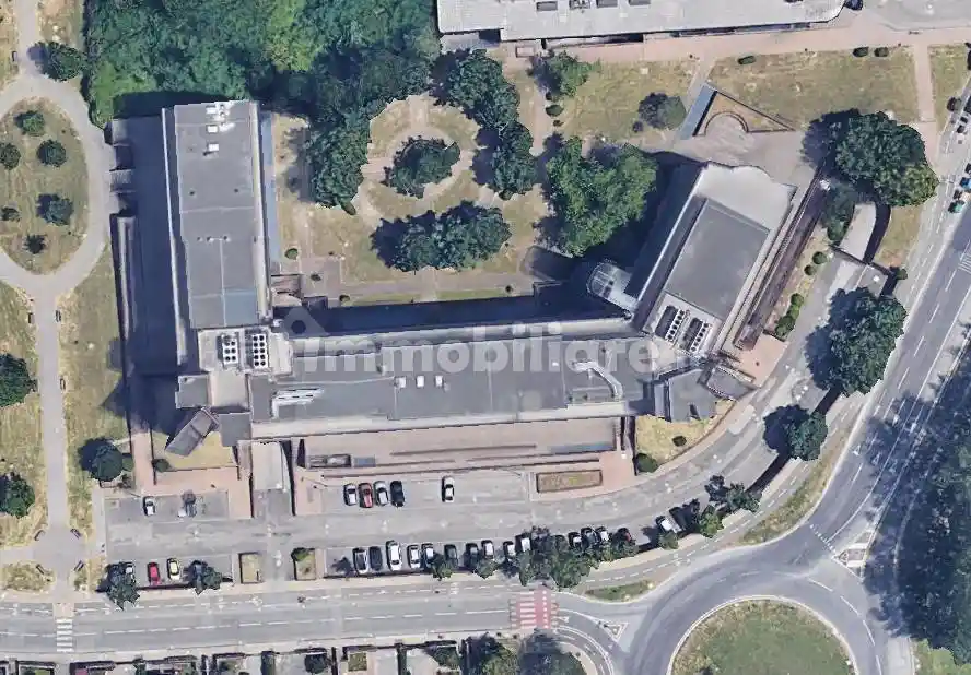 Palazzo - Edificio in Affitto - foto 2