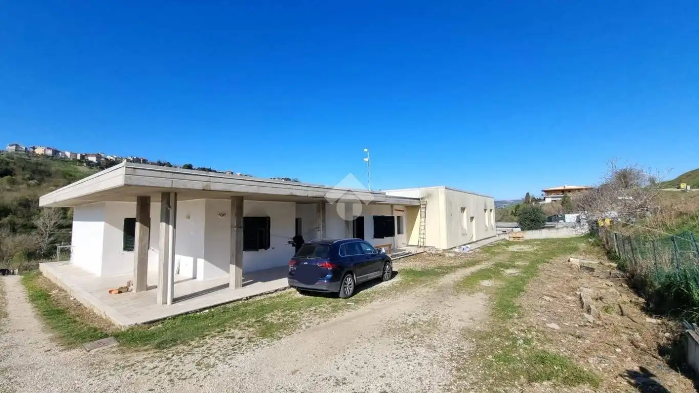 Casa indipendente in vendita a Castorano