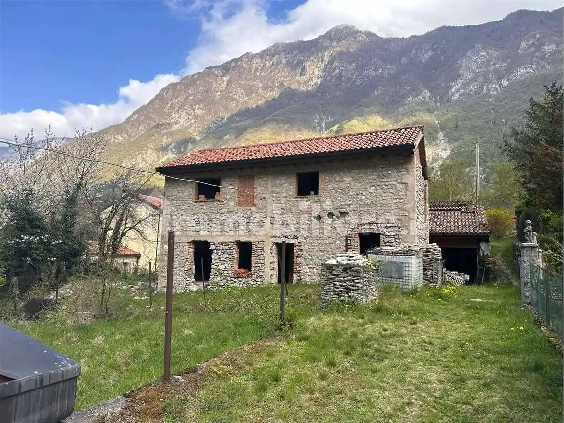 Casa indipendente in vendita a Vittorio Veneto