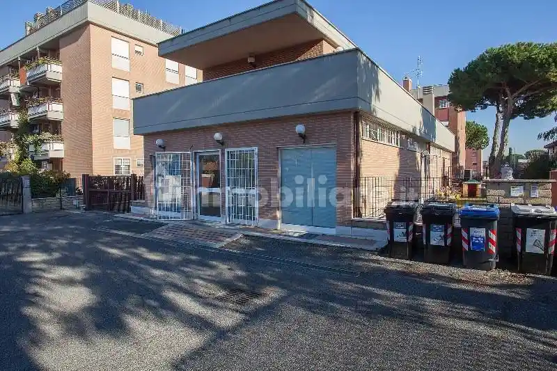 Palazzo - Edificio via della Verbena, Acilia, Roma - foto 2