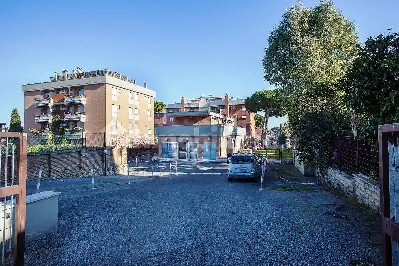 Palazzo - Edificio via della Verbena, Acilia, Roma - foto 3