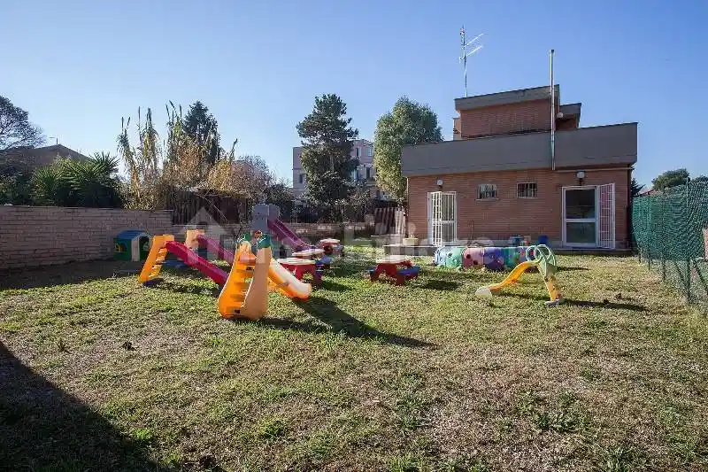 Palazzo - Edificio via della Verbena, Acilia, Roma - foto 5