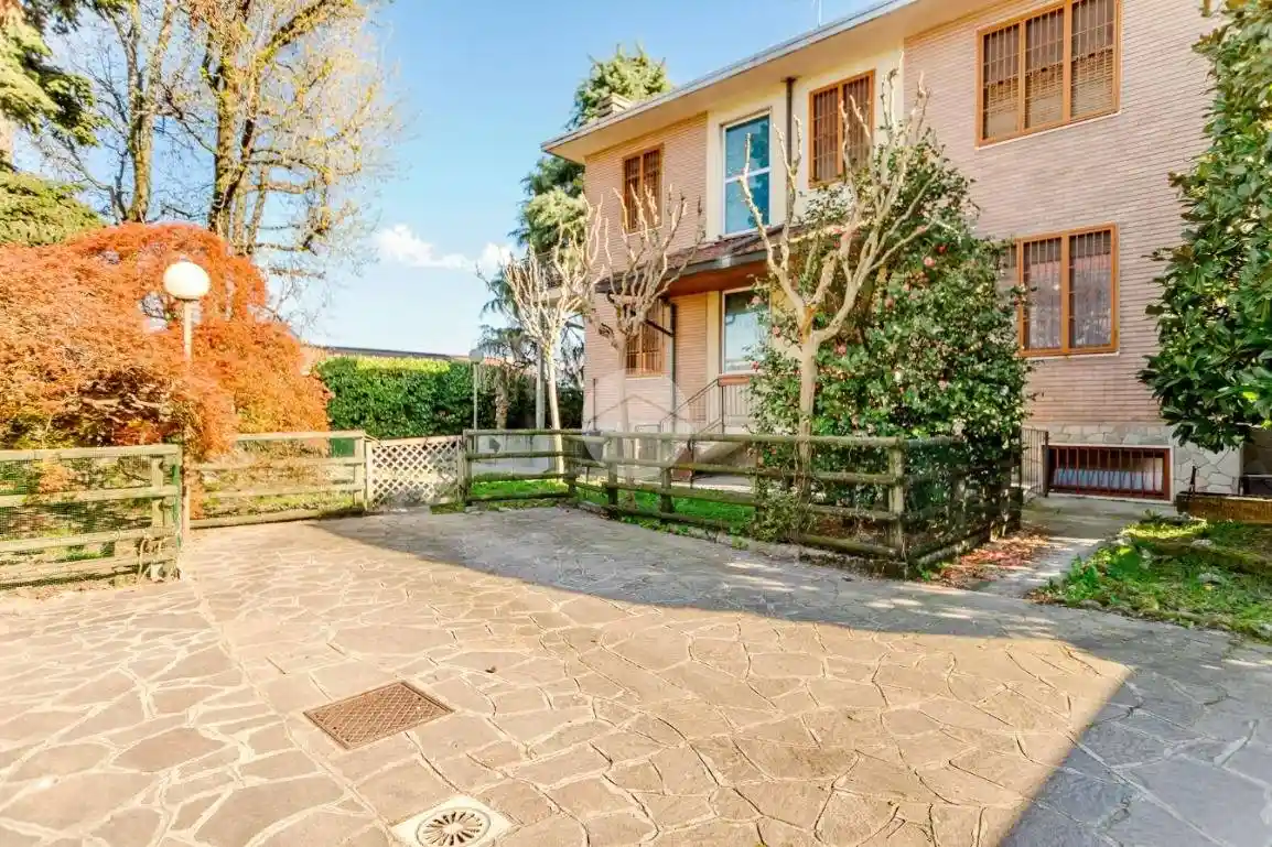 Villa in vendita a Bollate