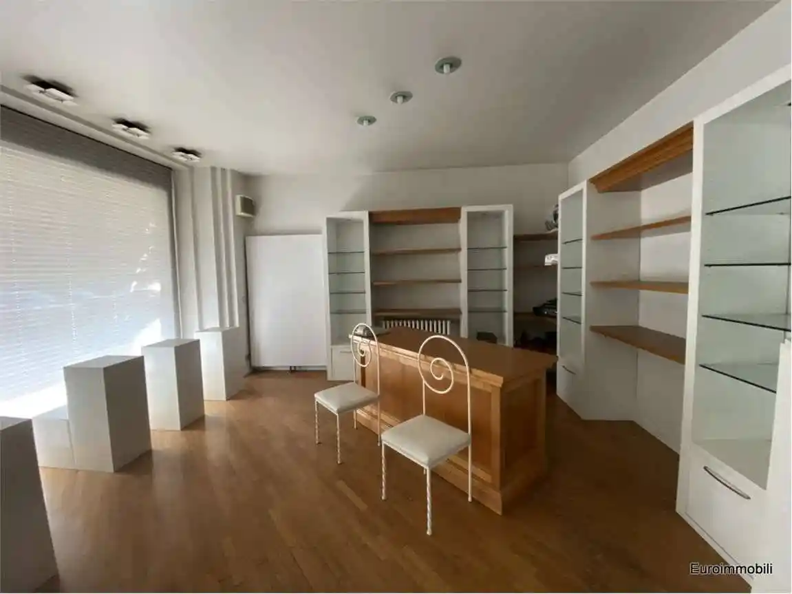 Palazzo - Edificio in vendita a Traversetolo