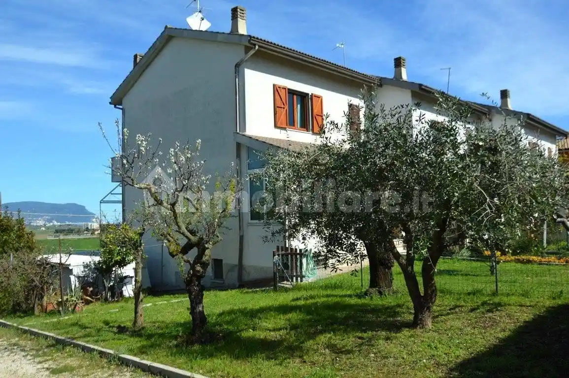 Villetta a schiera in vendita a Loreto