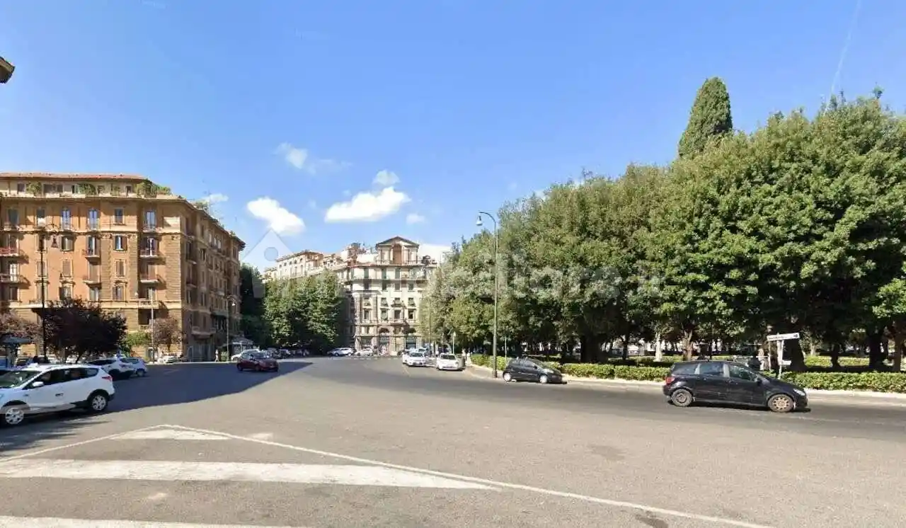 Palazzo - Edificio in vendita a Roma