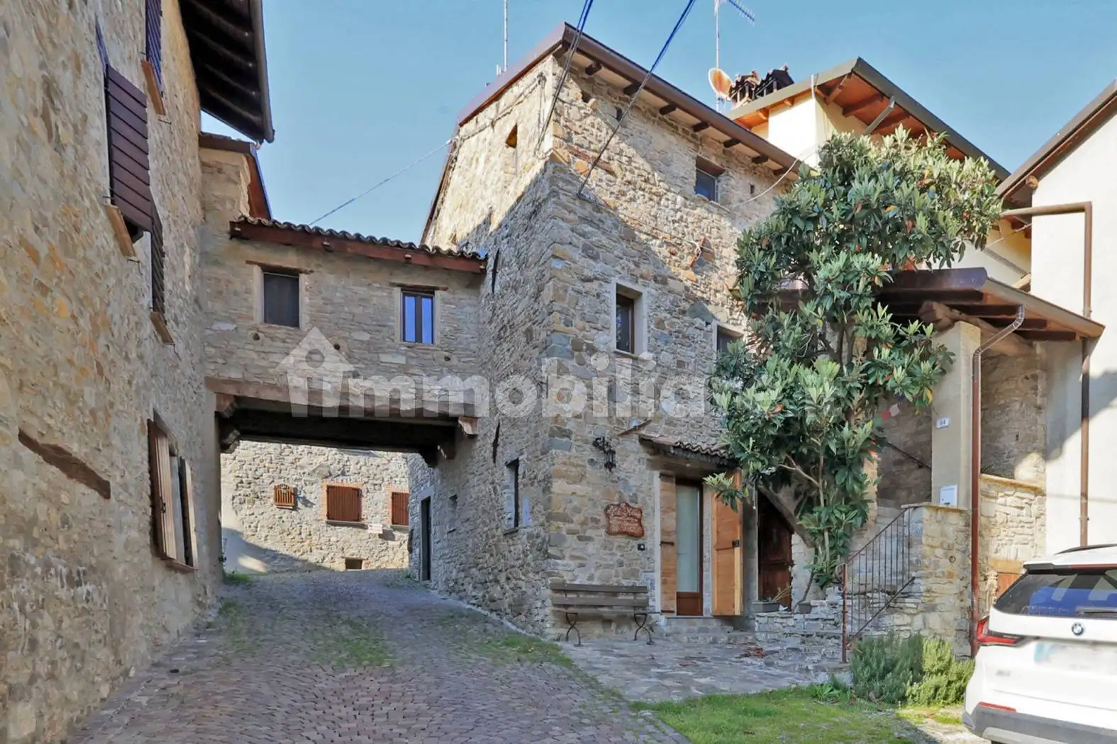 Villa in vendita a Canossa