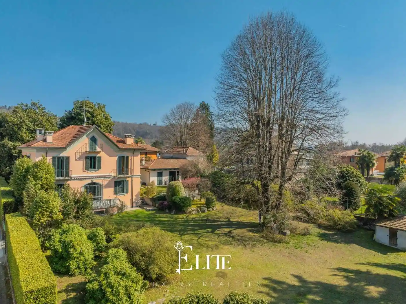 Villa in vendita a Sesto Calende