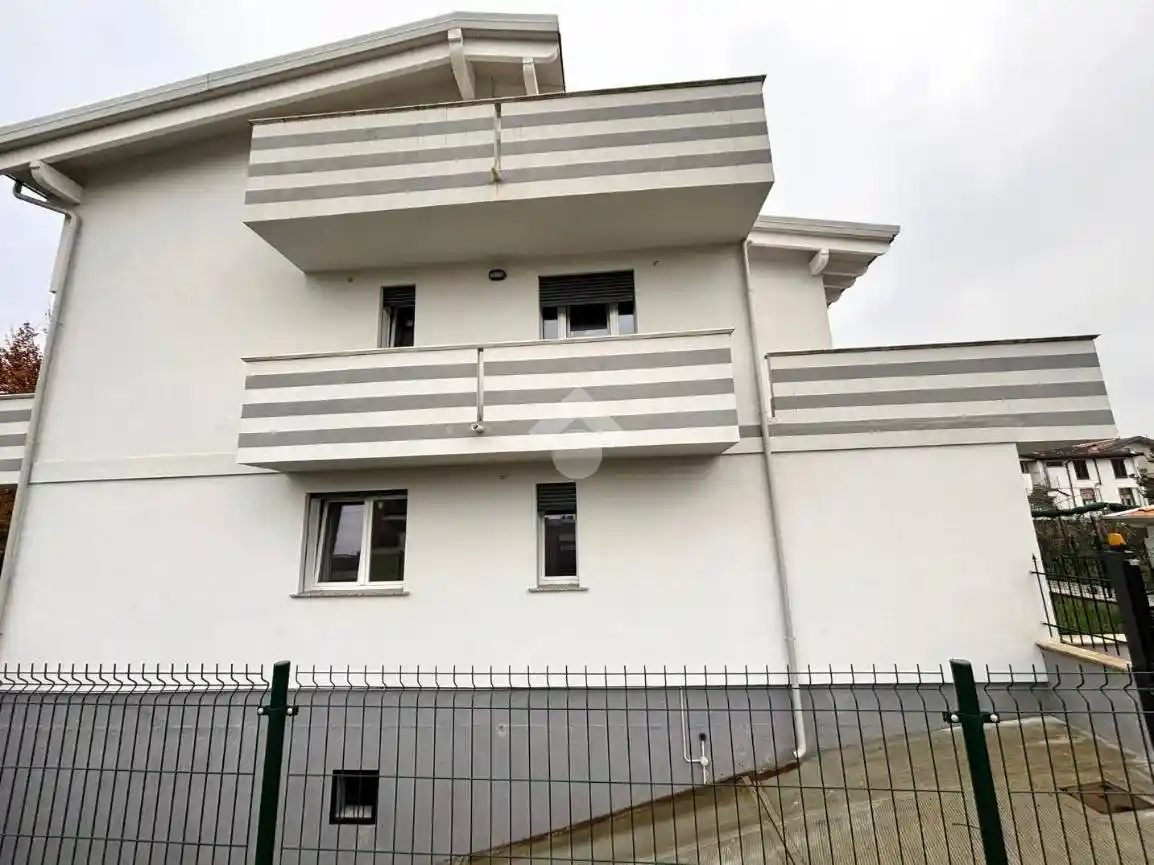 Trilocale via Don Luigi Grisostomi 15, Centro, Correzzana - foto 2