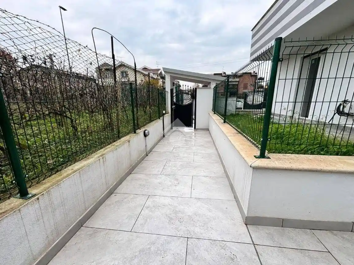 Trilocale via Don Luigi Grisostomi 15, Centro, Correzzana - foto 3