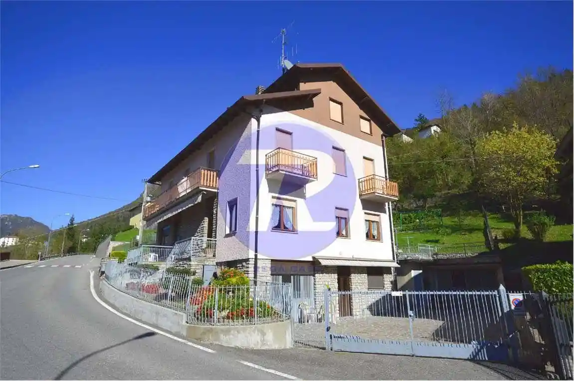 Casa indipendente in vendita a Serina