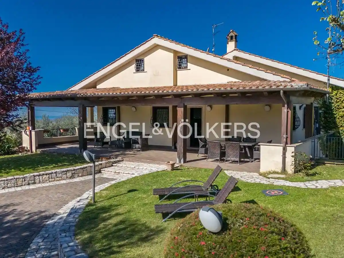 Villa in vendita a Genzano di Roma