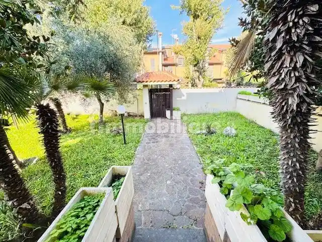 Villa unifamiliare via della Salvia, Acilia, Roma - foto 2