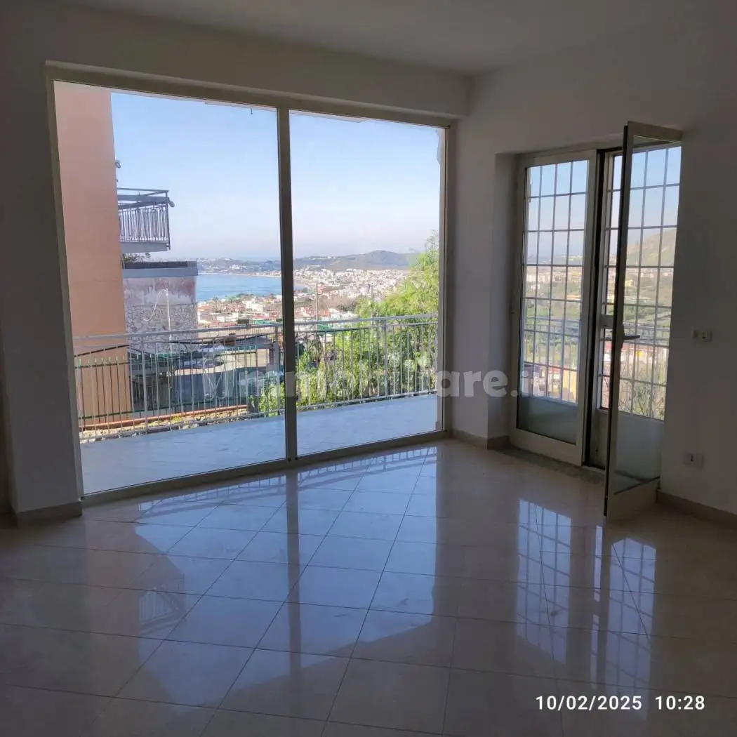 Appartamento in affitto a Pozzuoli