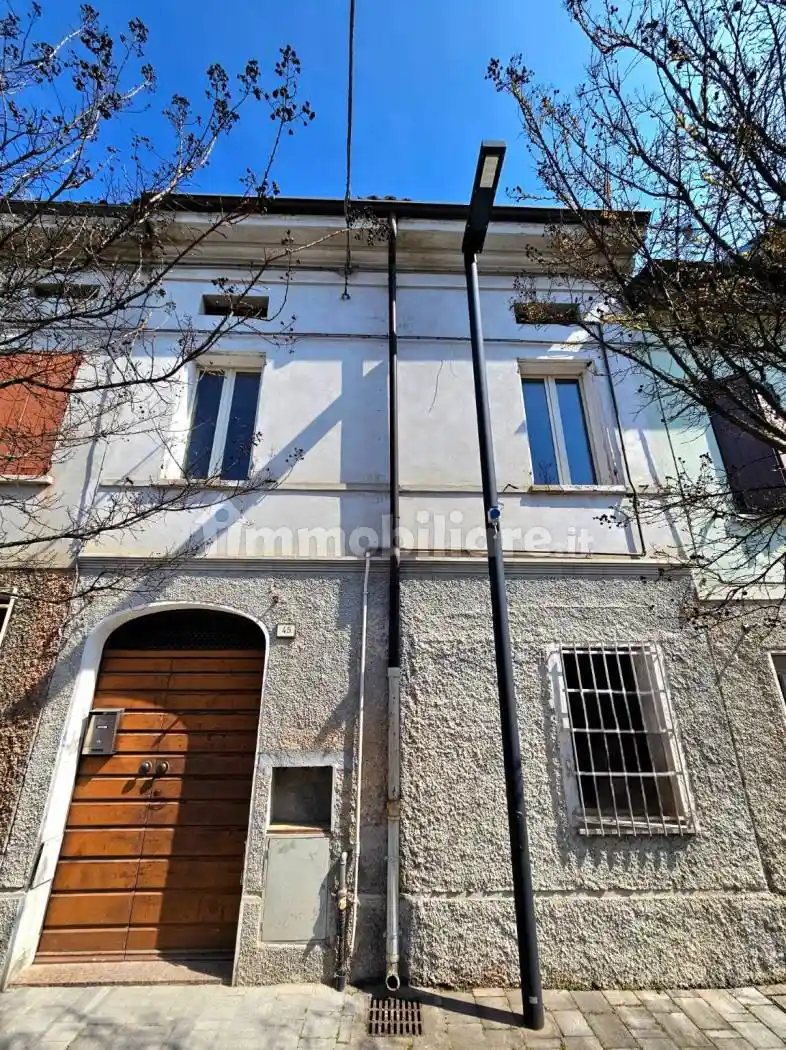 Casa indipendente in vendita a Guastalla
