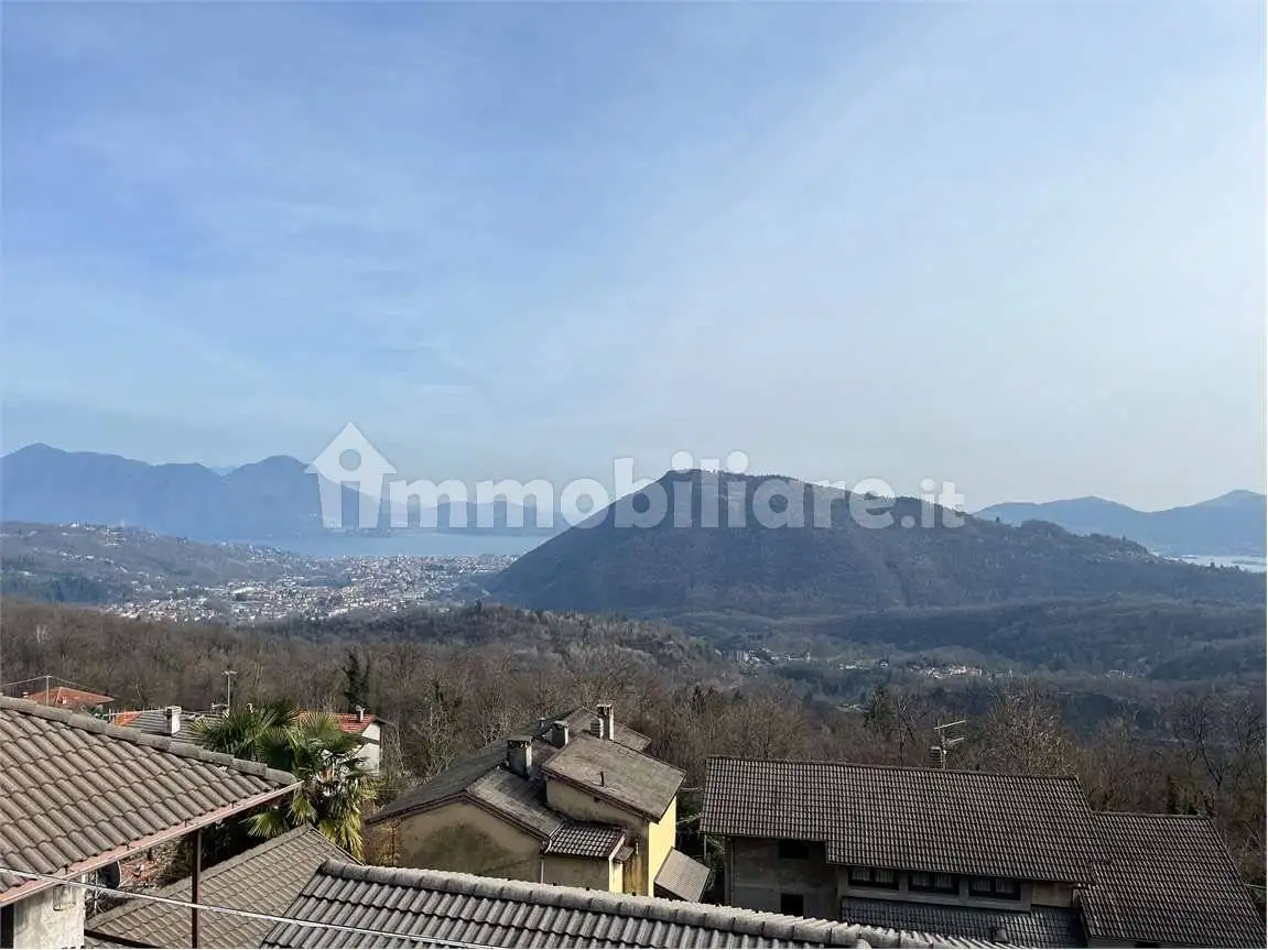 Casa indipendente in vendita a Cossogno