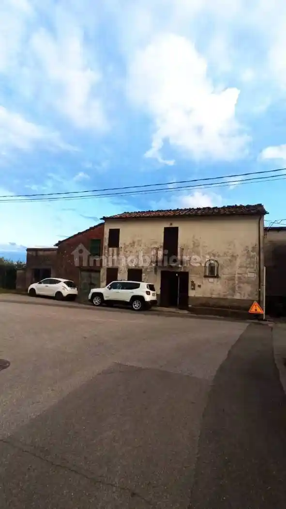 Terratetto unifamiliare 180 m², da ristrutturare, Petrognano - San Gennaro, Capannori - foto 2