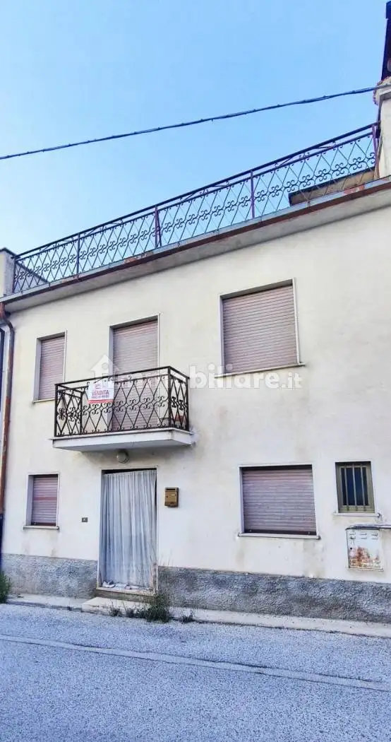 Casa indipendente in vendita a Pescina