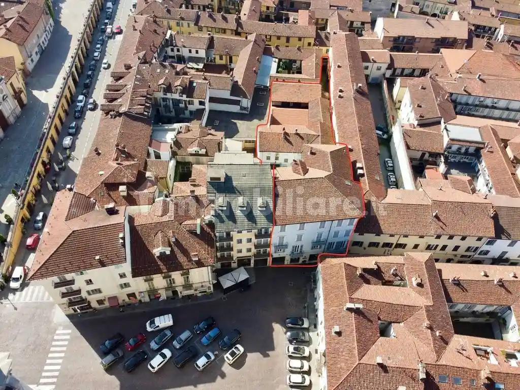 Palazzo - Edificio in vendita a Bra