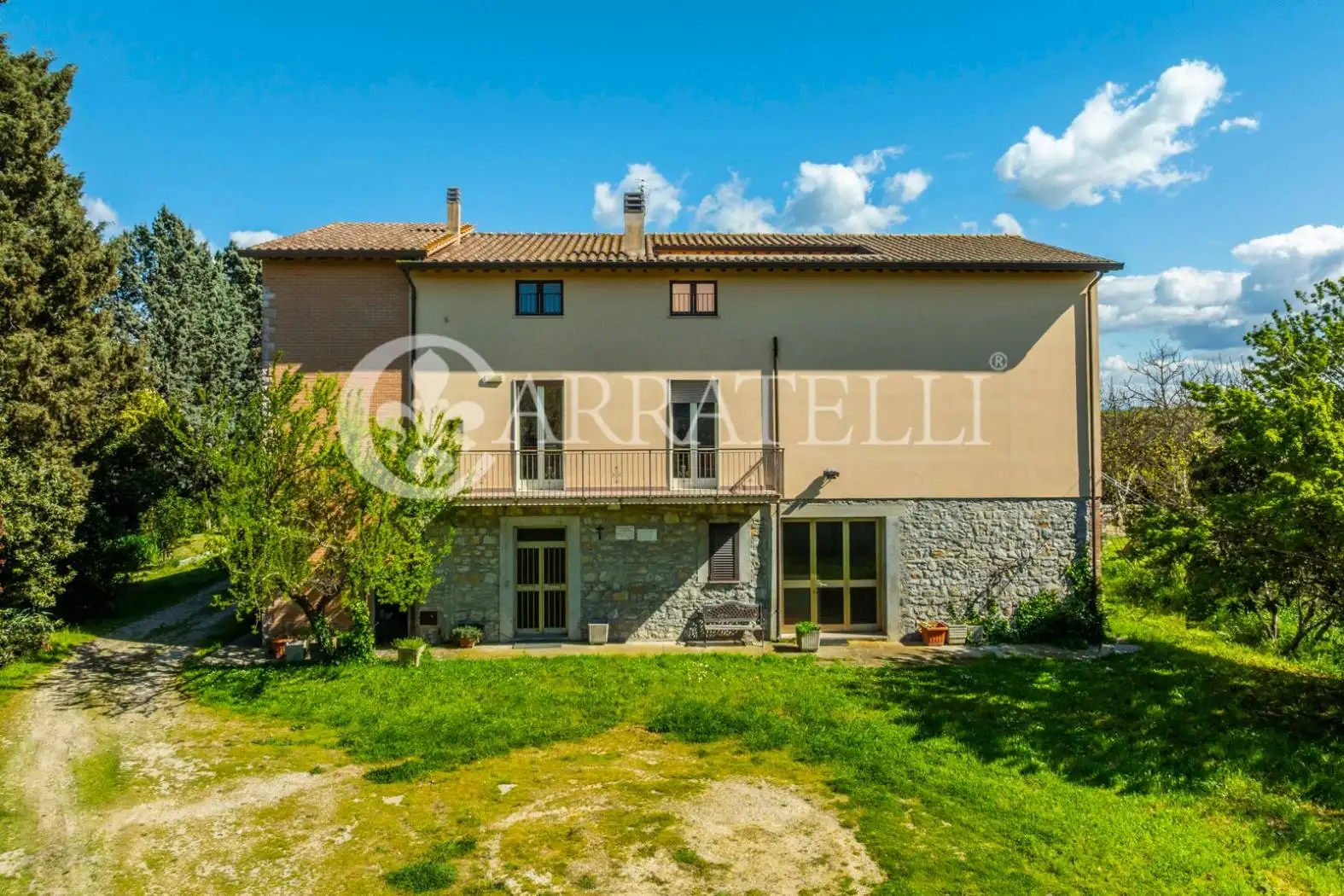 Rustico - Casale in vendita a Perugia