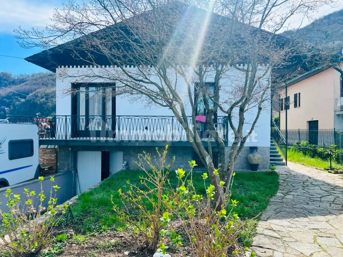 Villa in vendita a Lavena Ponte Tresa