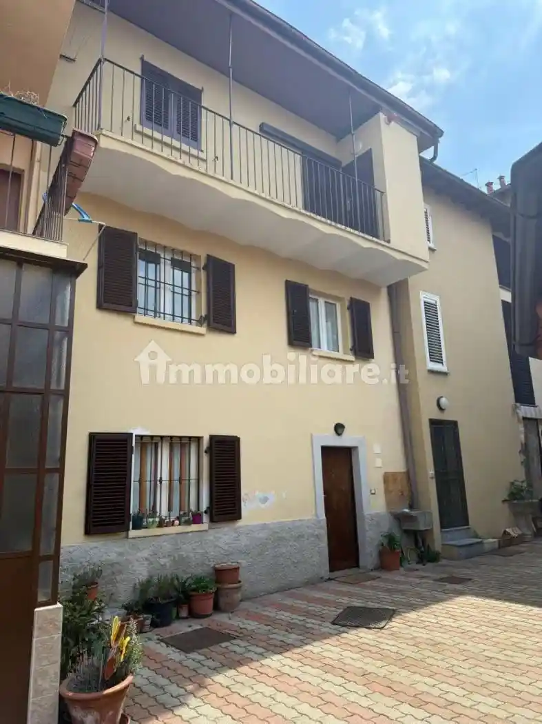 Appartamento in affitto a Valmorea