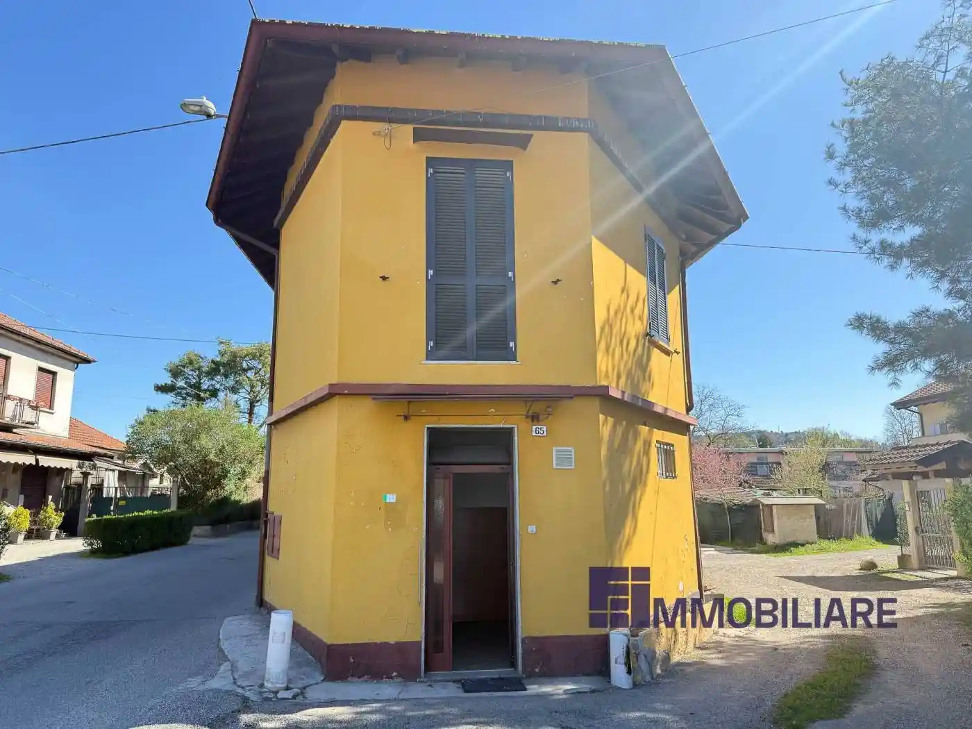 Casa indipendente in vendita a Angera