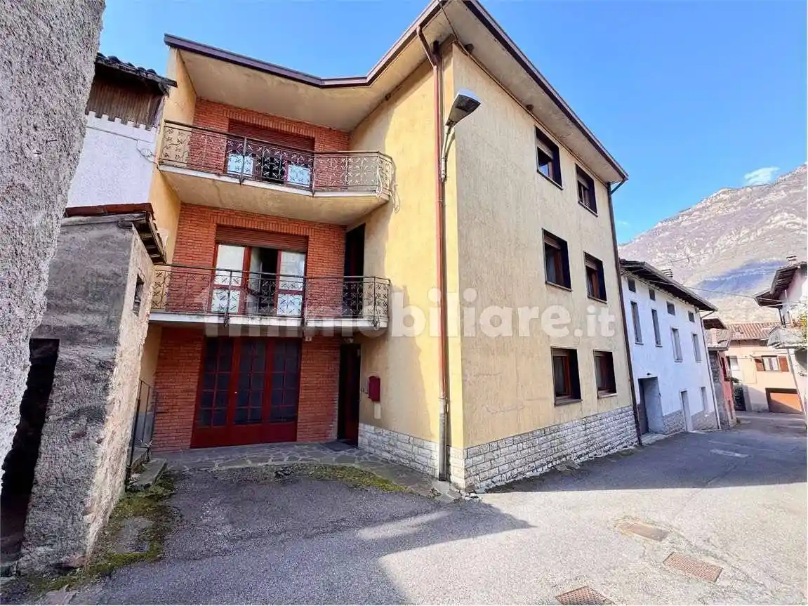 Casa indipendente in vendita a Esine