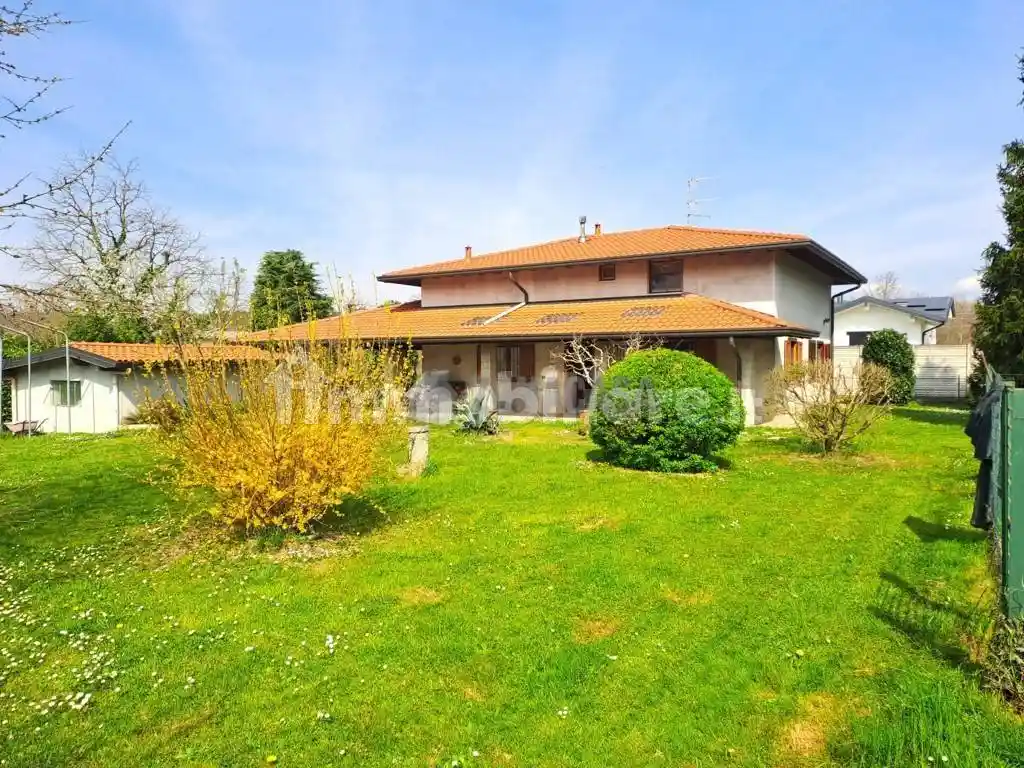 Villa in vendita a Cairate