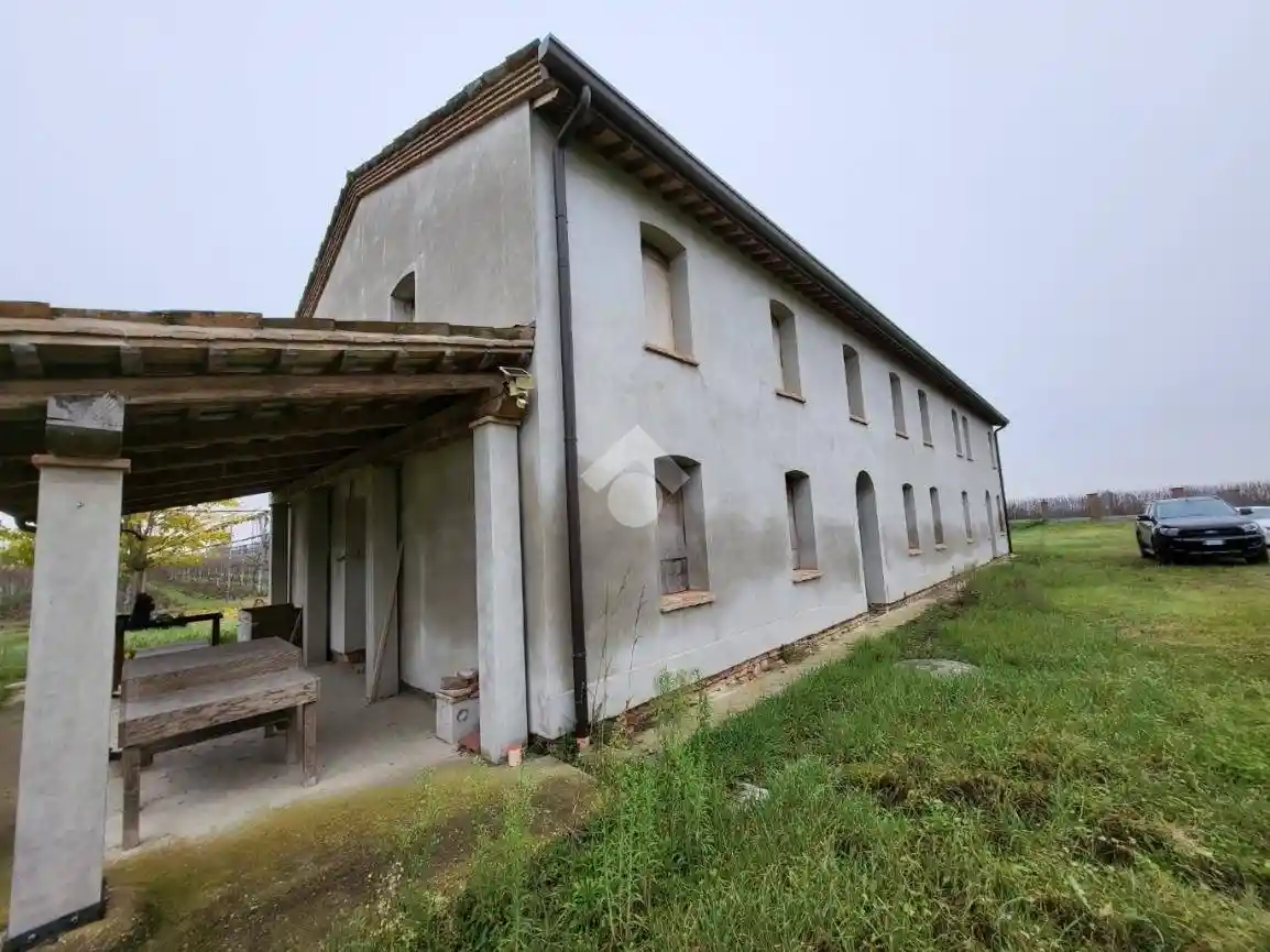 Rustico - Casale in vendita a Russi