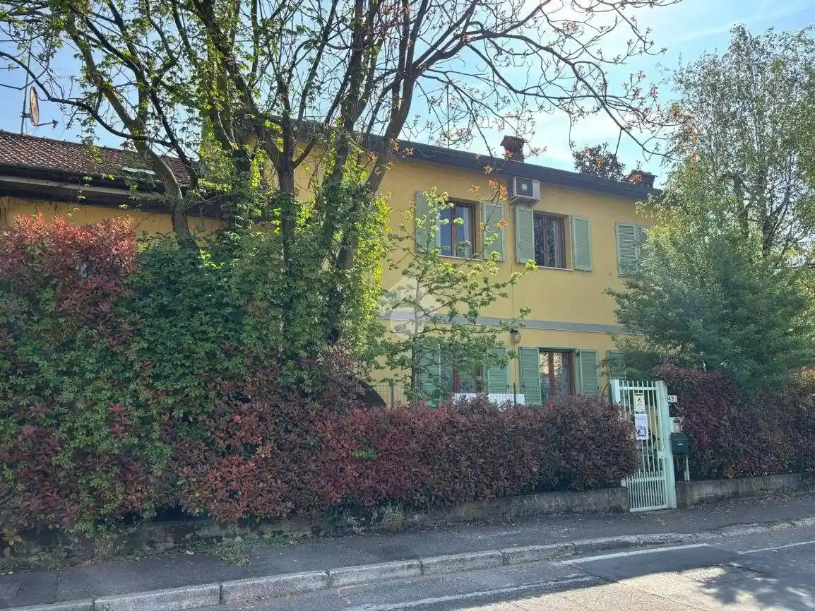 Villa bifamiliare via Cornaredo 43, Lucernate, Rho - foto 2