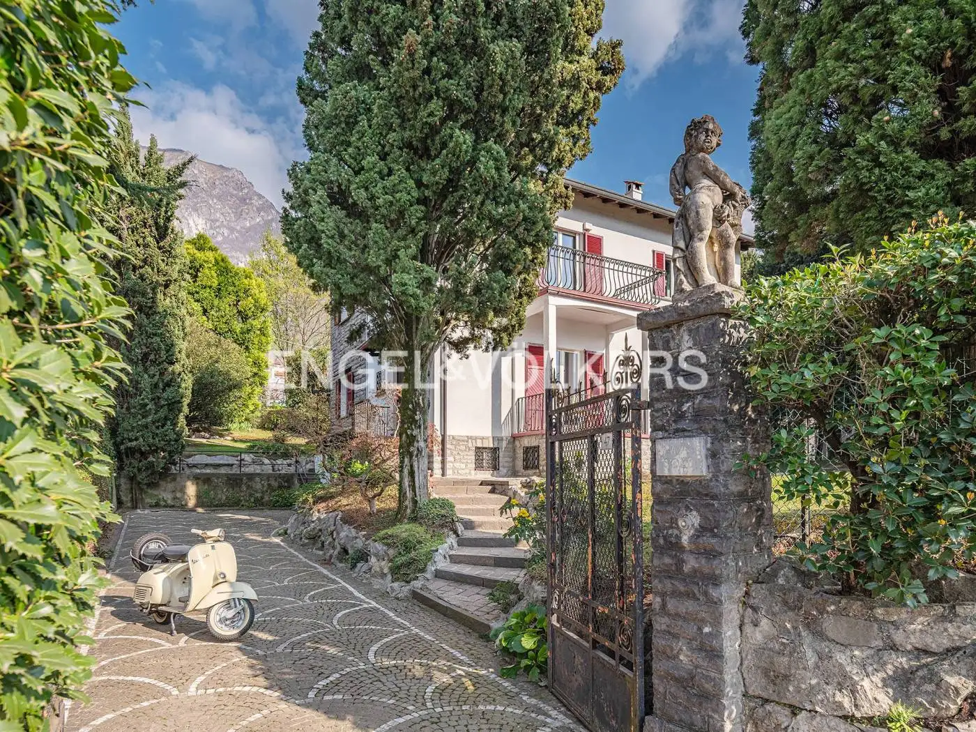 Villa in vendita a Lierna