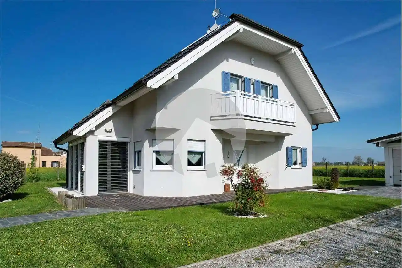 Villa in vendita a Gattatico