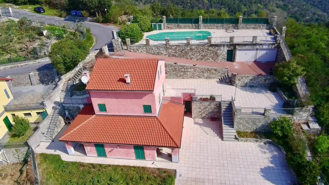 Villa in vendita a Vezzi Portio