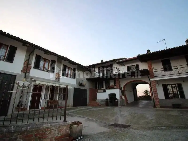 Villa in vendita a Camerano Casasco