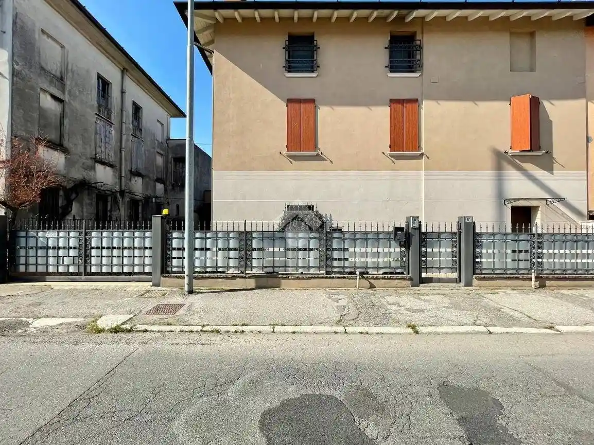 Casa indipendente in vendita a Quinzano d'Oglio