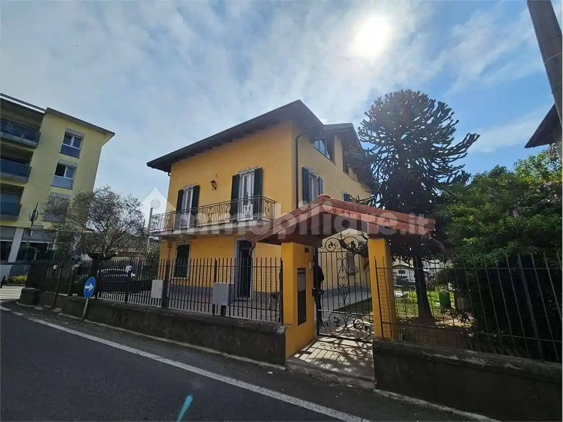 Villa in vendita a Appiano Gentile