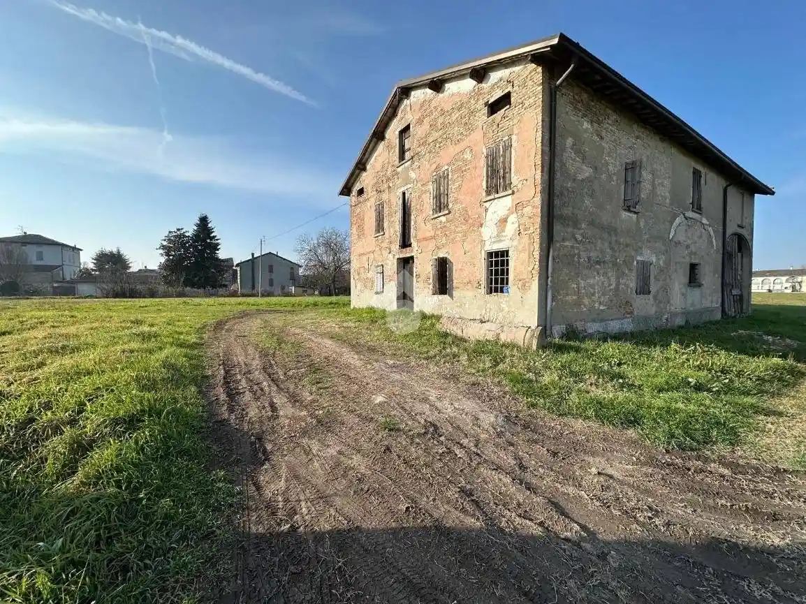 Rustico - Casale in vendita a Castelnovo di Sotto